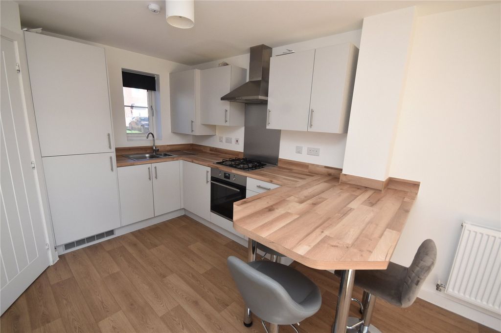 Property photo 3 of 12 Kitchen