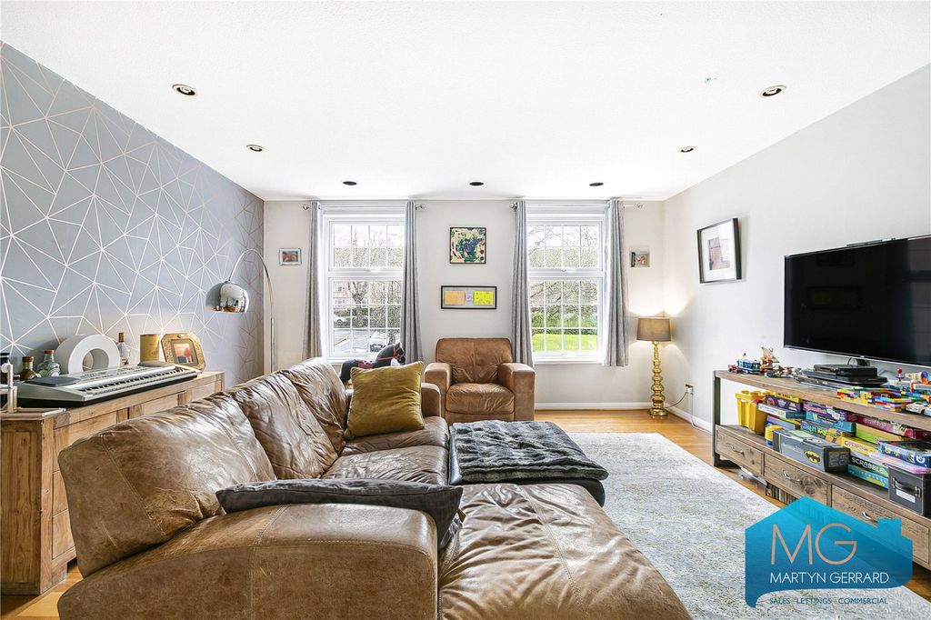 Property photo 3 of 32 Picture No. 06