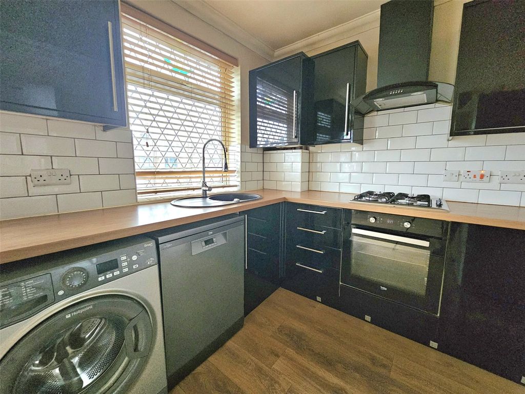 Property photo 2 of 12 Picture No. 13