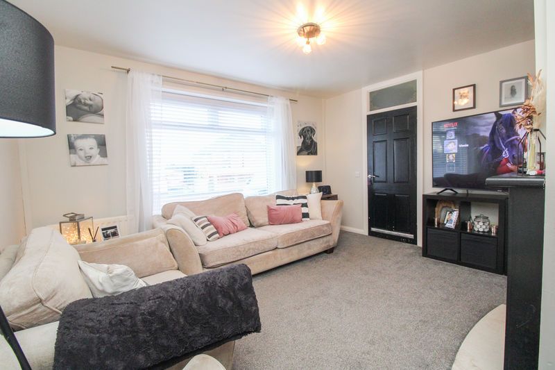 Property photo 3 of 15 Lounge