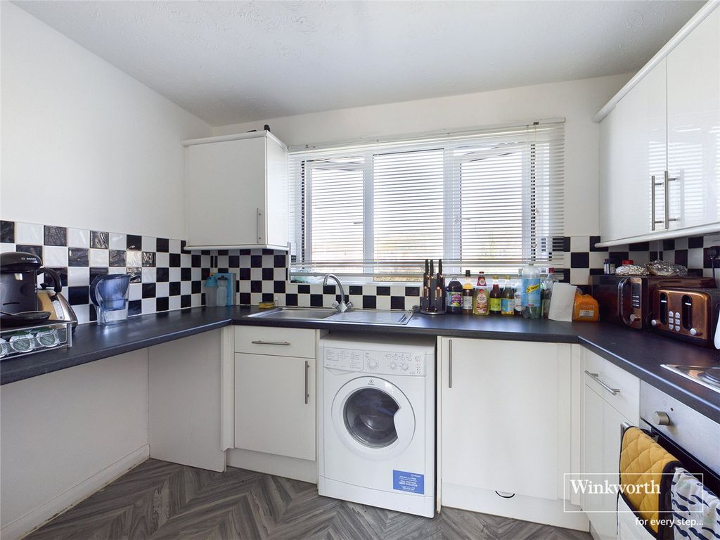 Property photo 2 of 11 Picture No. 27