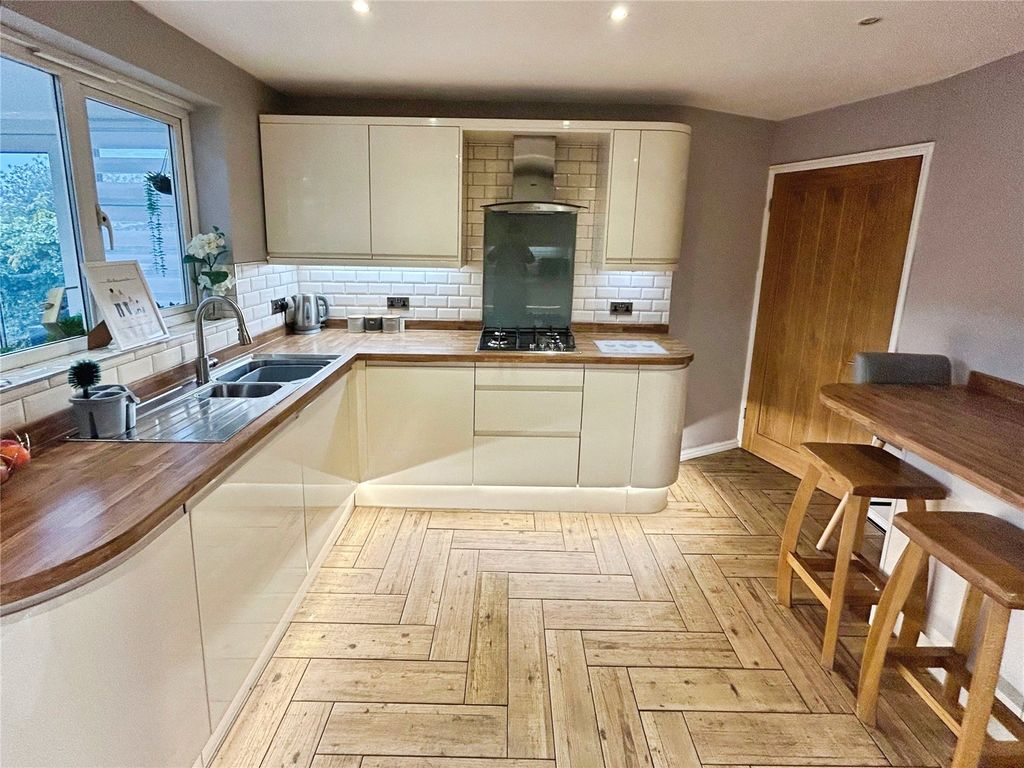 Property photo 2 of 27 Kitchen