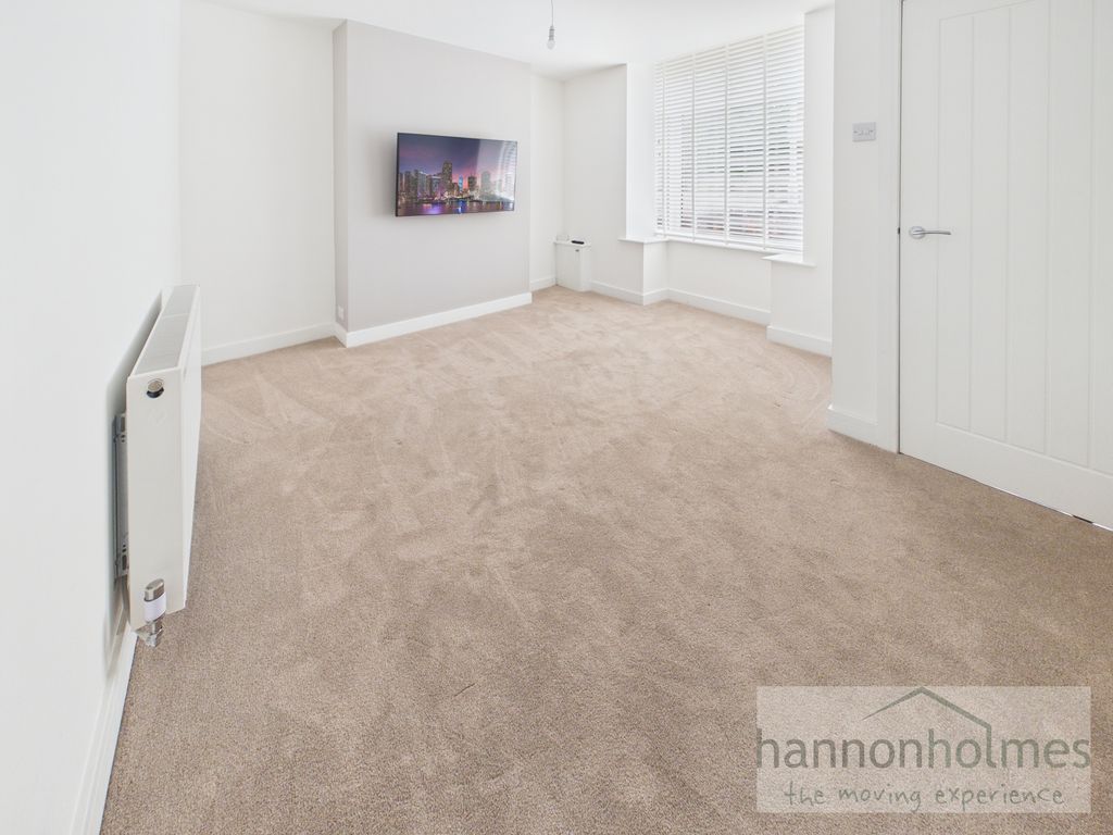 Property photo 3 of 17 Cam05283G0-Pr0211-Still001