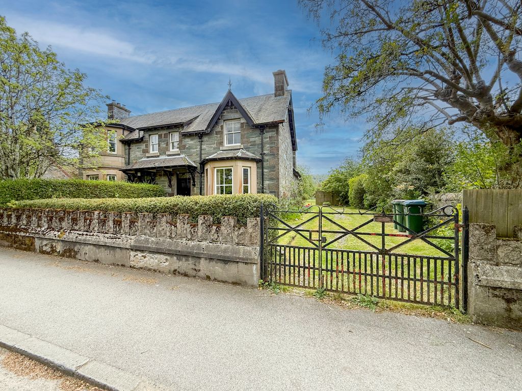 Property photo 1 of 33
