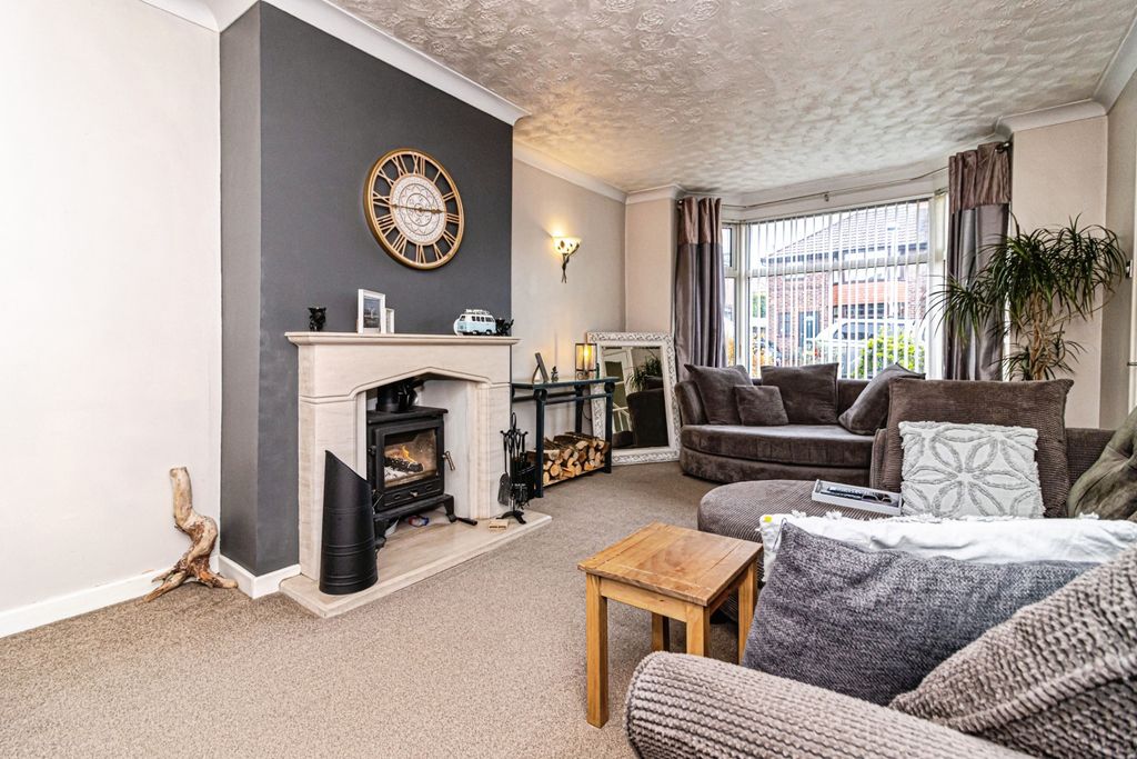 Property photo 2 of 15 Lounge