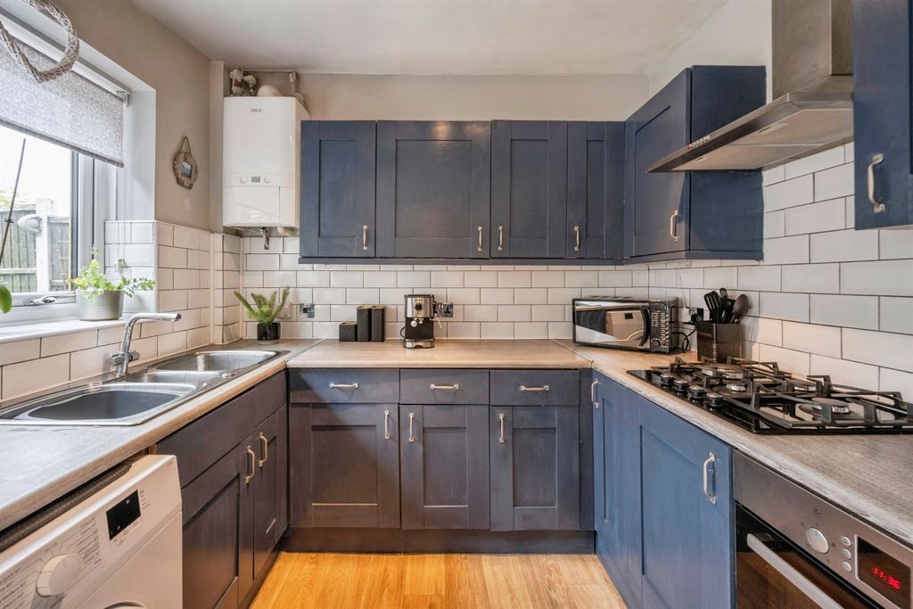 Property photo 2 of 17
