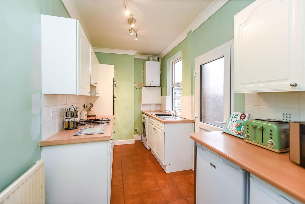 Property photo 3 of 12 Kitchen