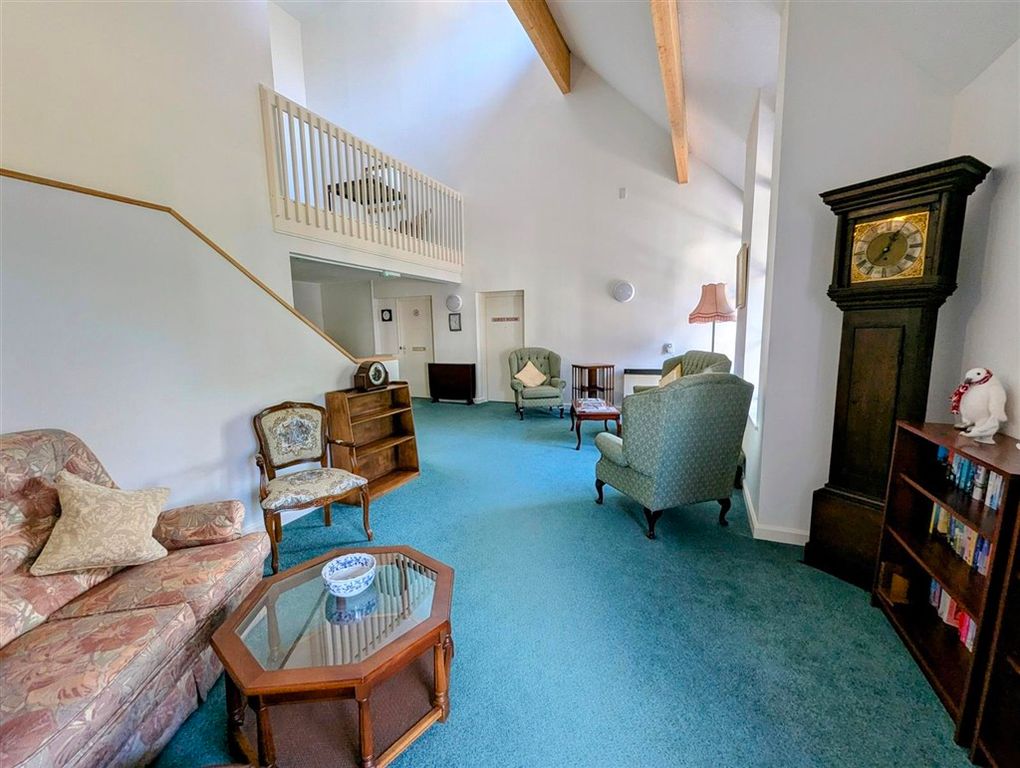 Property photo 3 of 9 Communal Area New