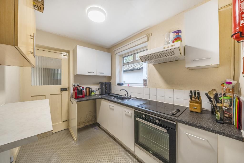 Property photo 3 of 10 Kitchen