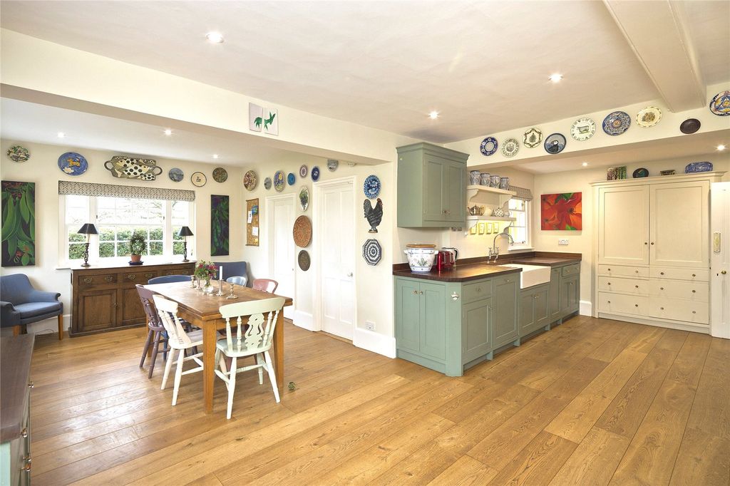 Property photo 3 of 23 Kitchen/Breakfast Rm