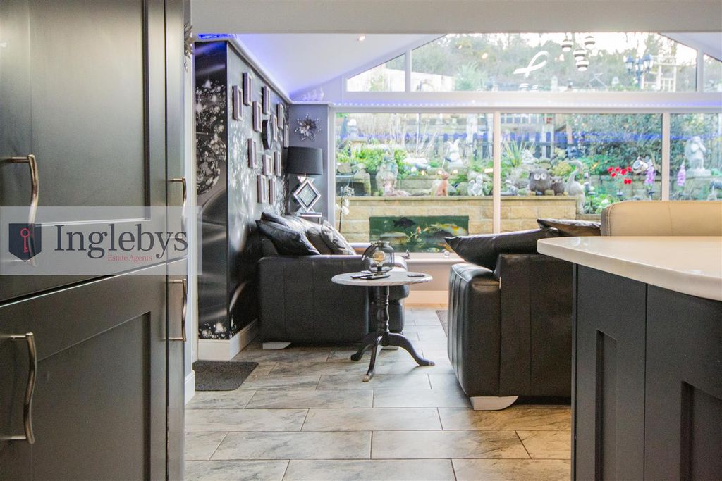 Property photo 3 of 49