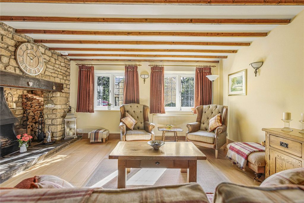 Property photo 3 of 24 Bailgate