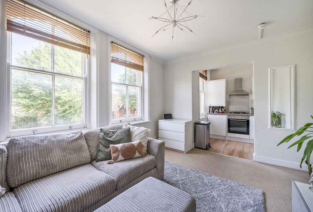 Property photo 2 of 8 1313593-6-685E9c5...