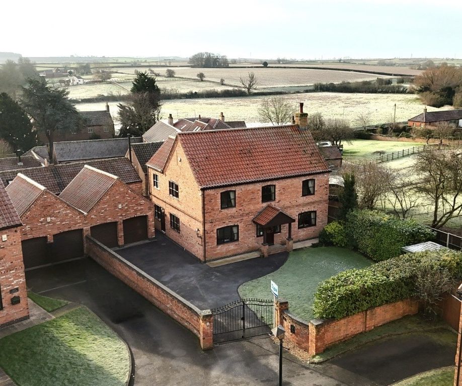 Property photo 1 of 24 Thumbnail_d9Ac5E67-1681-44F8-8F2E-7ce1d0A94E3E