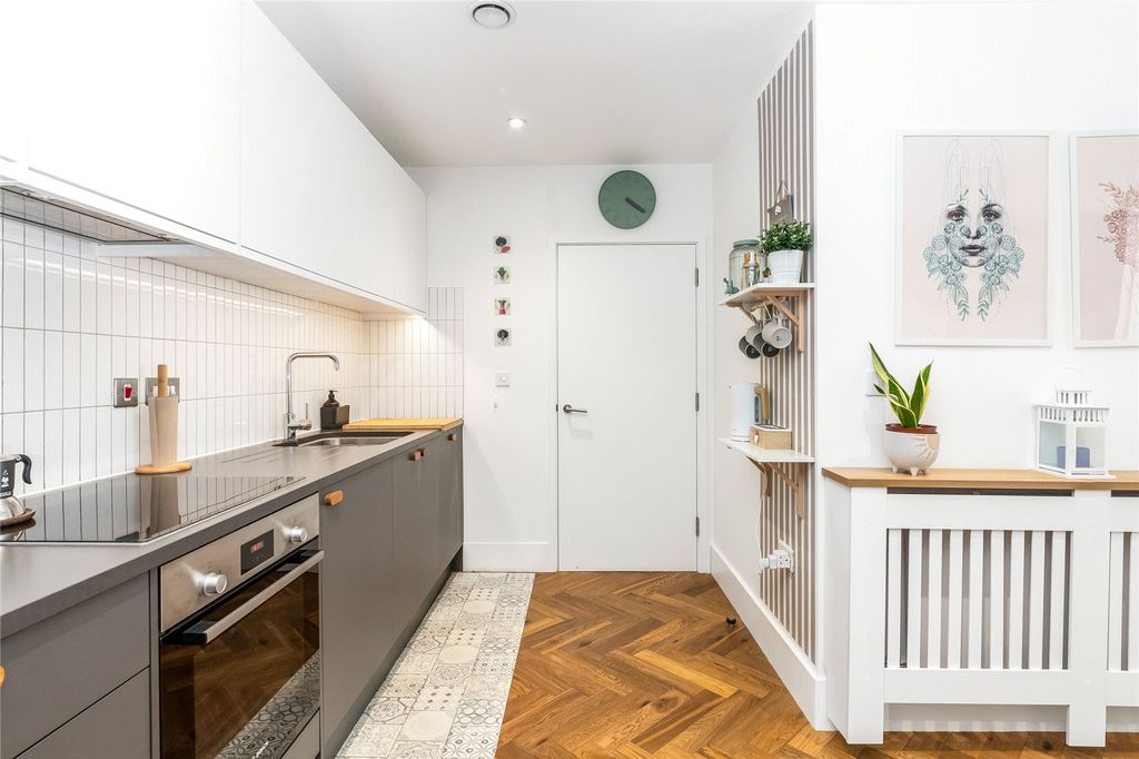 Property photo 3 of 15 Picture No. 11