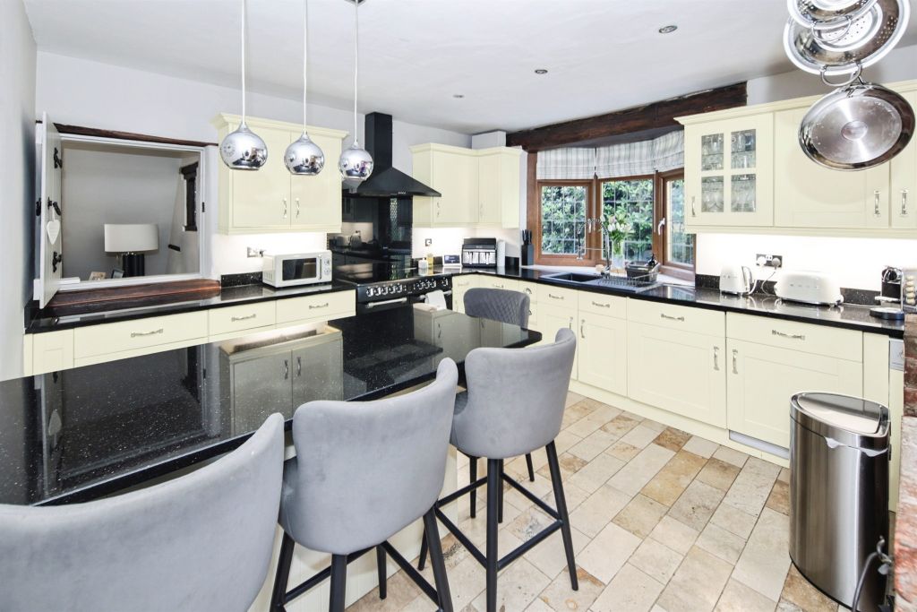 Property photo 2 of 32