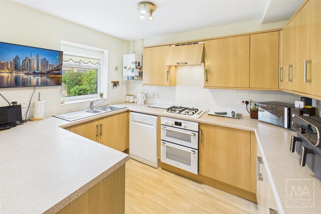 Property photo 3 of 21 Kitchen