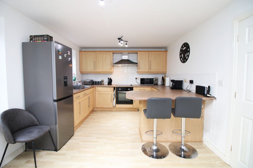 Property photo 3 of 20