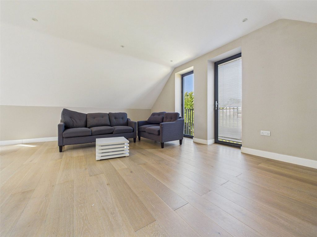 Property photo 3 of 9 Picture No. 15
