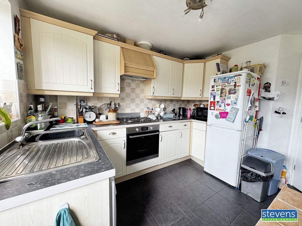 Property photo 3 of 20 Image00013
