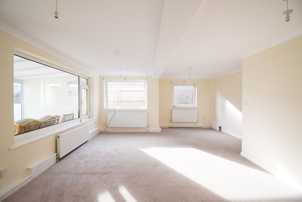 Property photo 3 of 15 Living Room