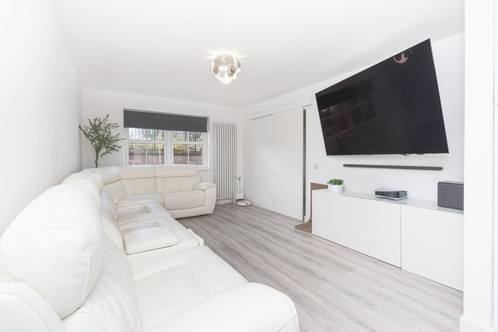 Property photo 2 of 30