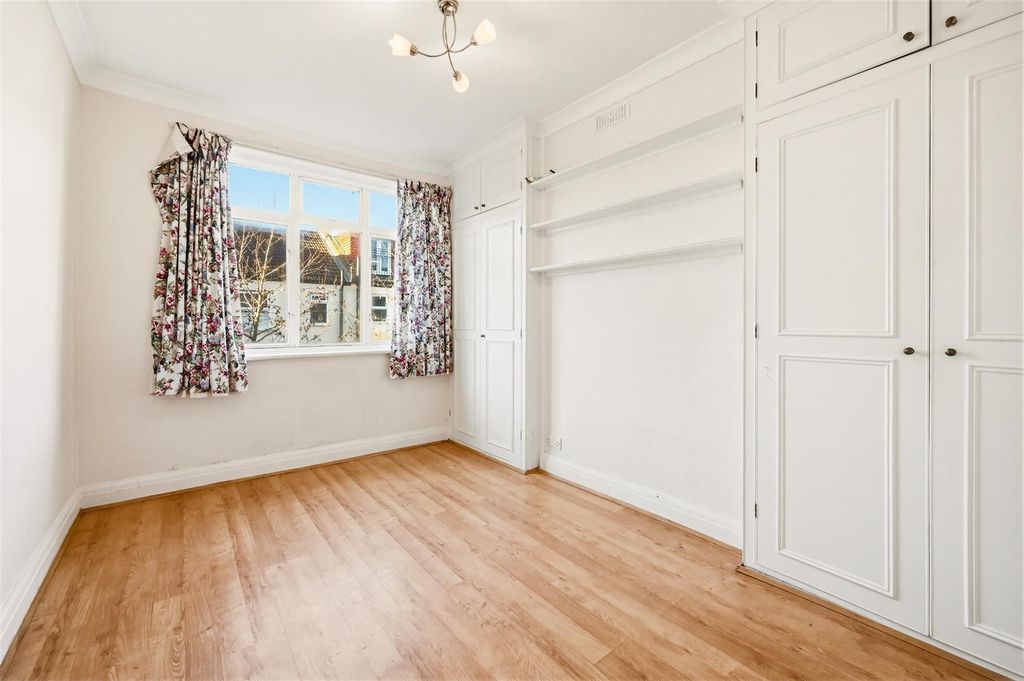 Property photo 2 of 11 Bedroom