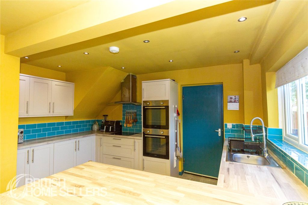 Property photo 3 of 19 Picture No. 15