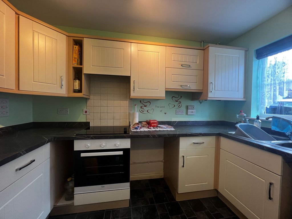 Property photo 3 of 9 Kitchen