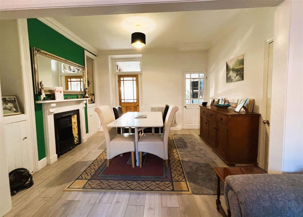 Property photo 3 of 20 25.Jpg