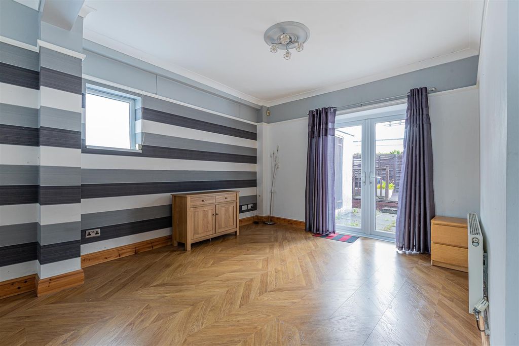 Property photo 3 of 16 Lionel Road 50-6.Jpg