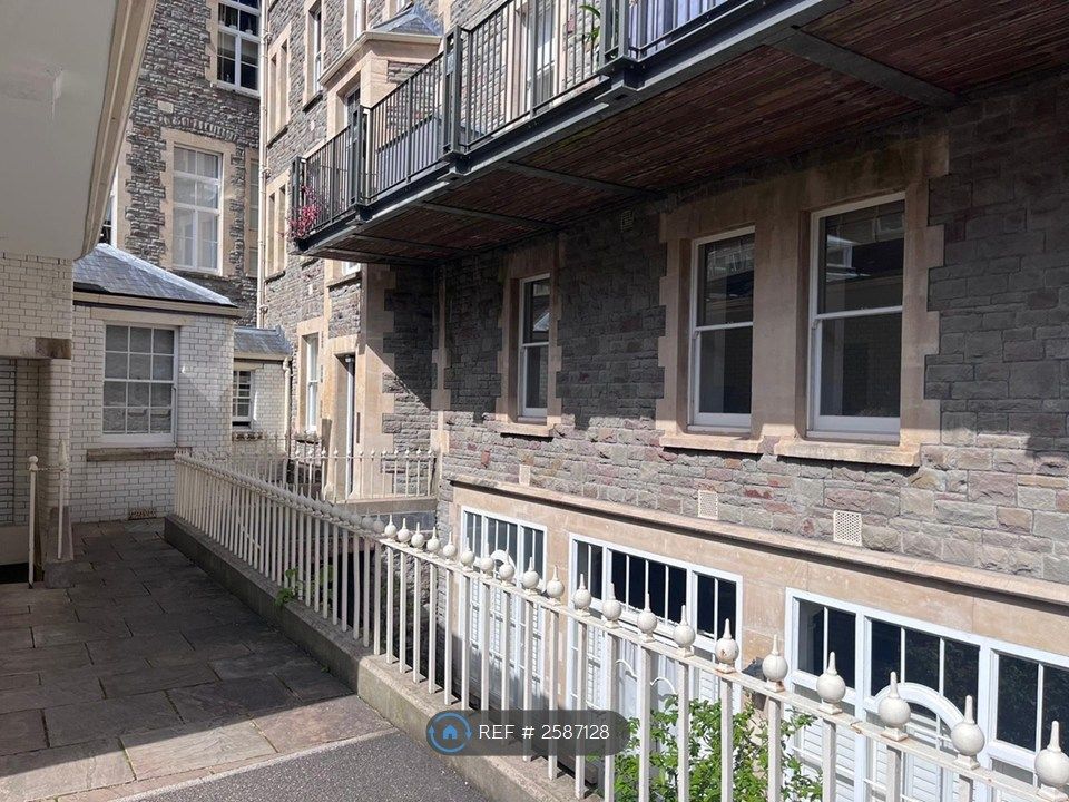 Property photo 2 of 35