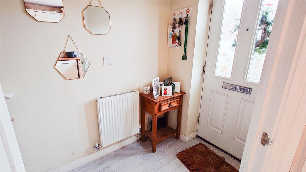 Property photo 2 of 15 Entrance Hall