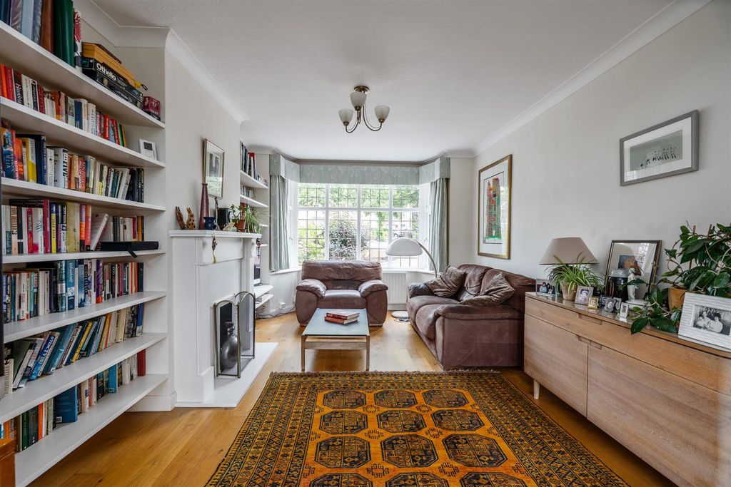 Property photo 2 of 16 6 Ladbrook Road_1.Jpg