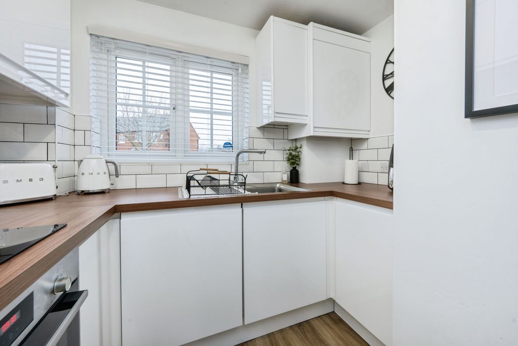 Property photo 2 of 12 Kitchen