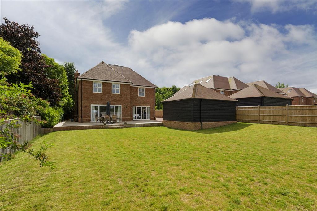 Property photo 2 of 33