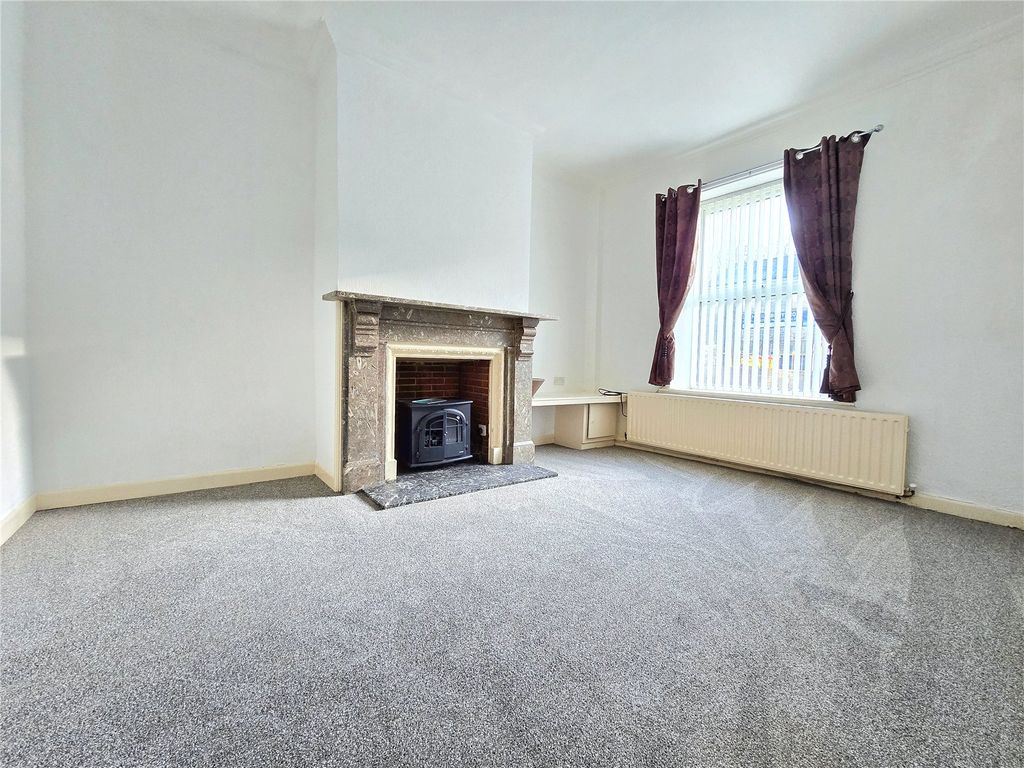 Property photo 1 of 14 Lounge