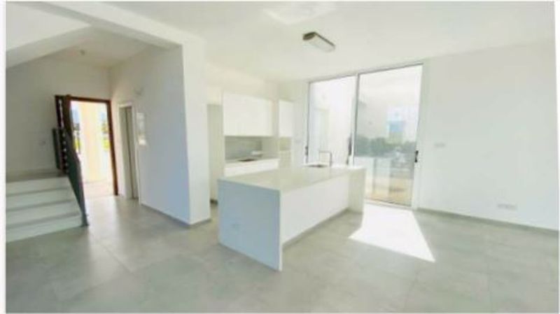 Property photo 3 of 12 Kitchen View Artist