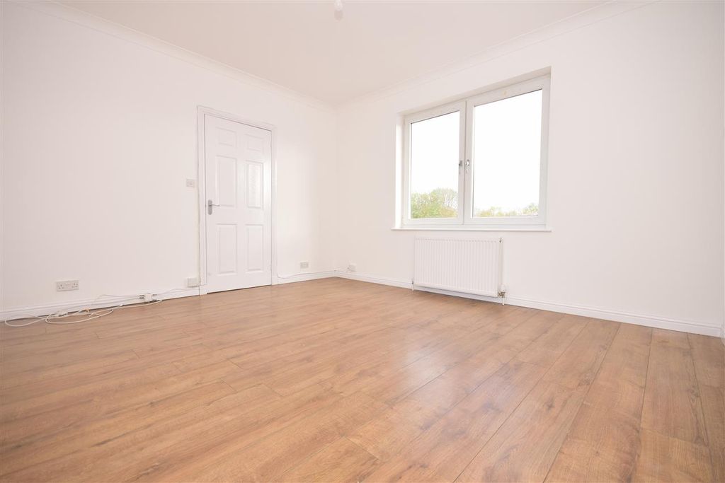 Property photo 3 of 32