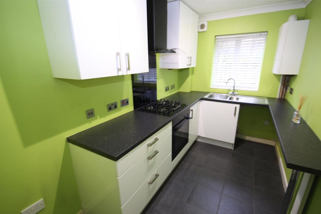 Property photo 2 of 5 Kitchen