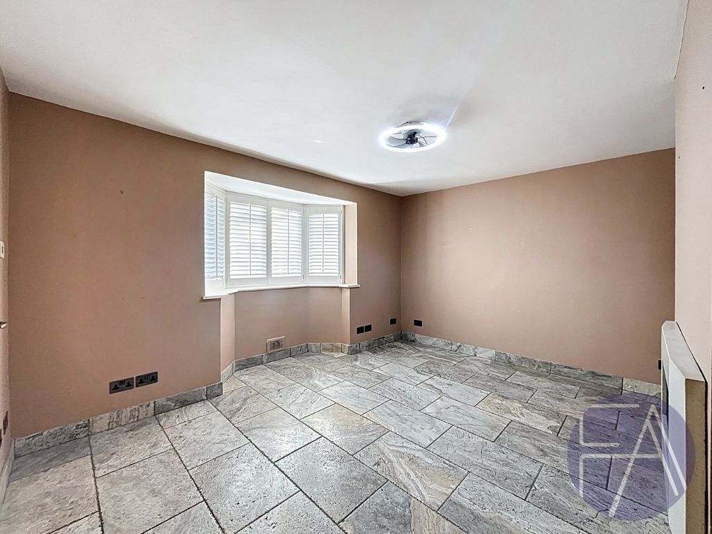 Property photo 3 of 23 4709805