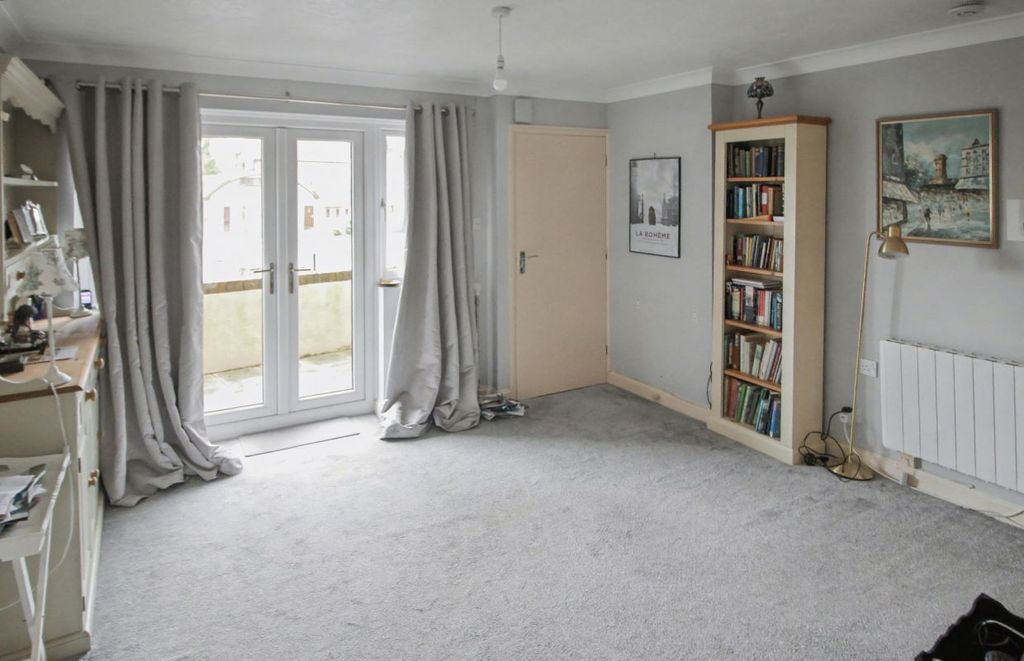 Property photo 3 of 8