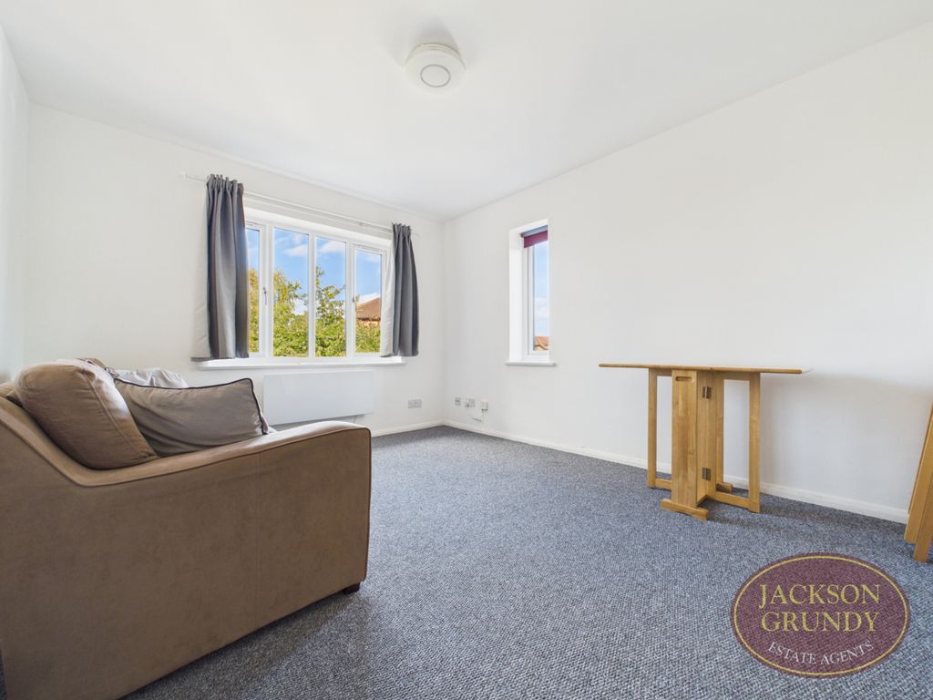 Property photo 2 of 7 Bordeaux Close
