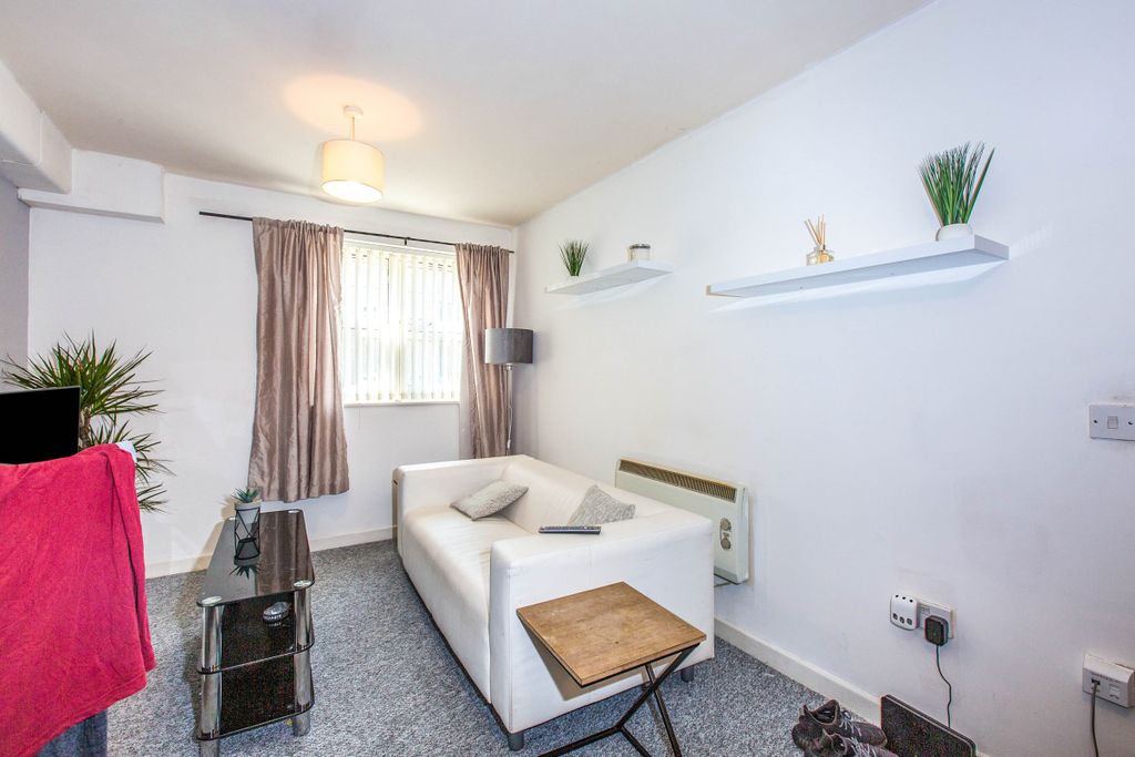 Property photo 2 of 9 Lounge