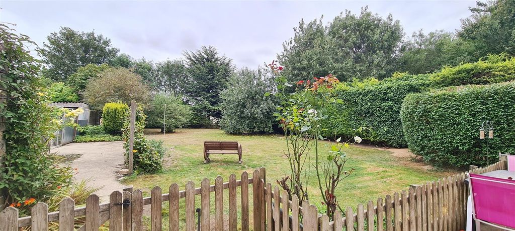 Property photo 3 of 26 Garden