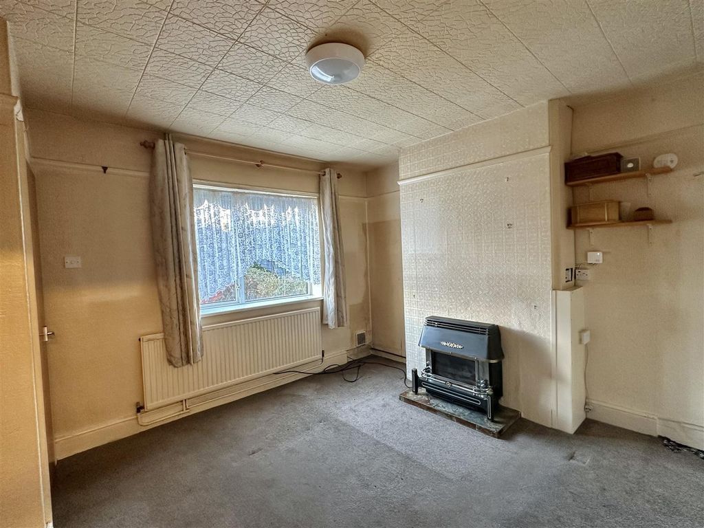 Property photo 2 of 12 Living Room