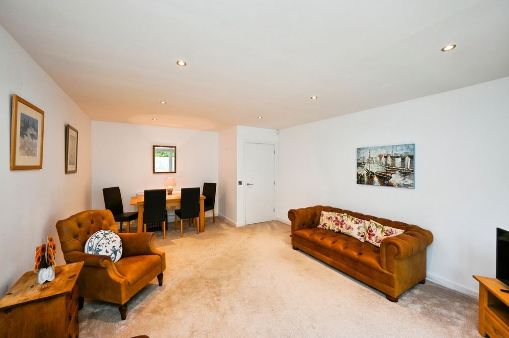 Property photo 3 of 18 Pbox-Img.Jpg