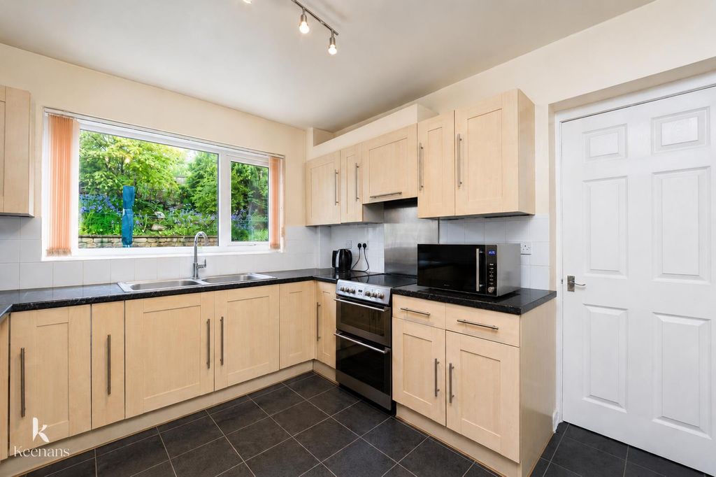 Property photo 1 of 25