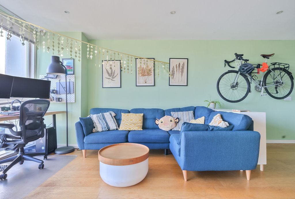 Property photo 1 of 18 1404495-21-697A05...