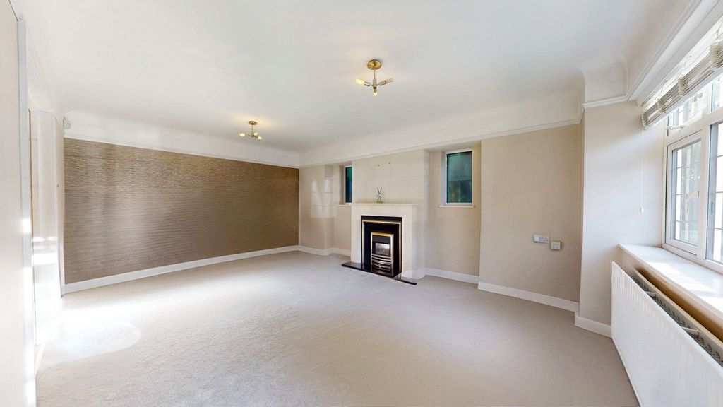 Property photo 2 of 40